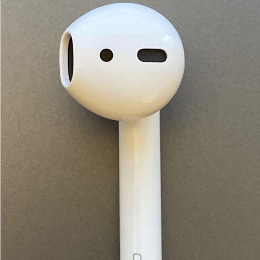 Apple White Minimalist Wireless Earbud